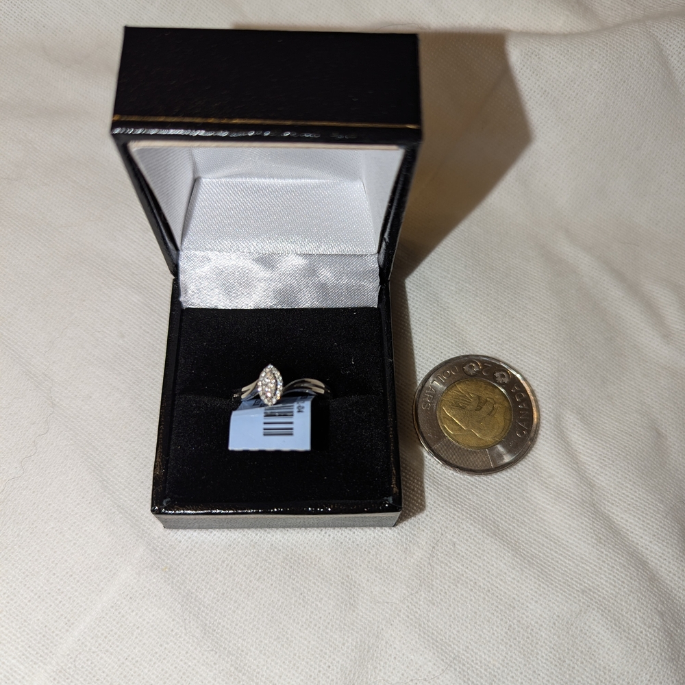 14K White Gold 0.10 CT Diamond Ring
